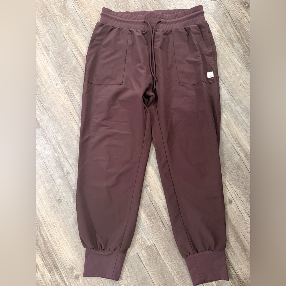 Vuori summits jogger size medium